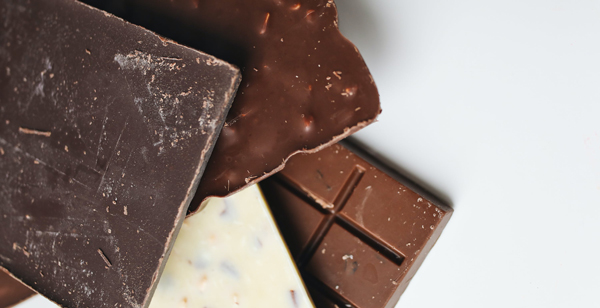 Accede al artículo Midiendo la Velocidad de la Luz con un Microondas y una tableta de chocolate